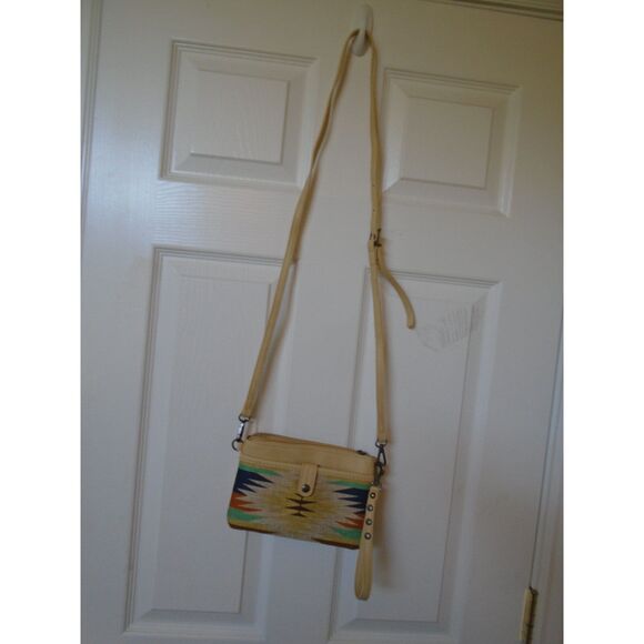 Wrangler Crossbody Purse Bag with Wrist Strap Southwestern Aztec NEW - Picture 5 of 7